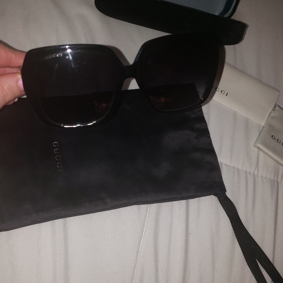 GUCCI OVERSIZED SUNGLASSES - Picture 4 of 6